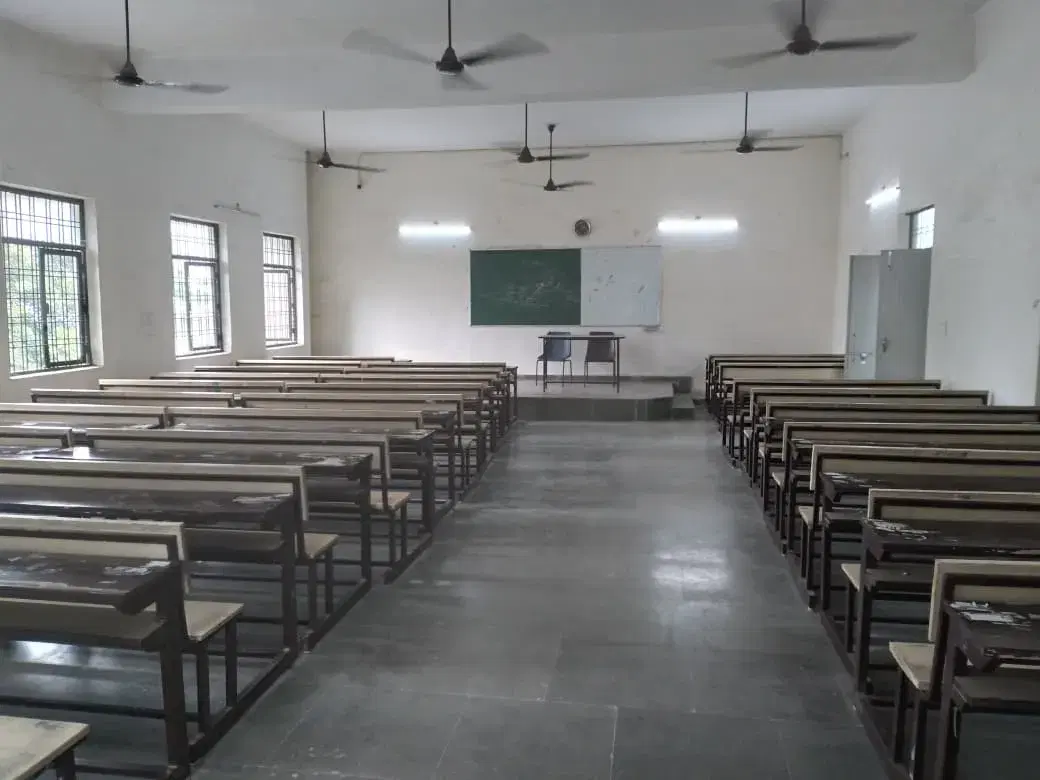 University of Lucknow Classroom photo 1
